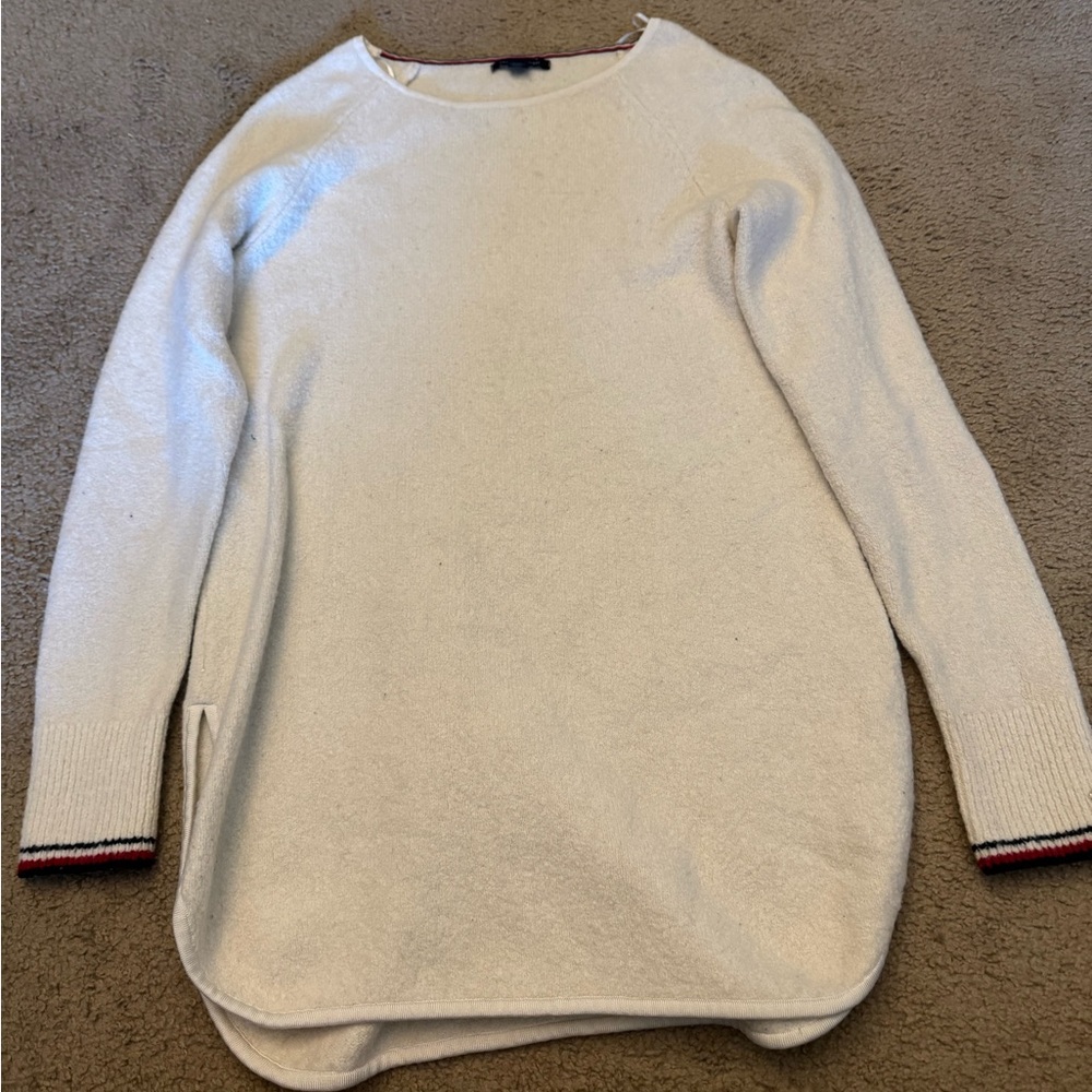 Tommy Hilfiger White Crewneck with Logo Accent